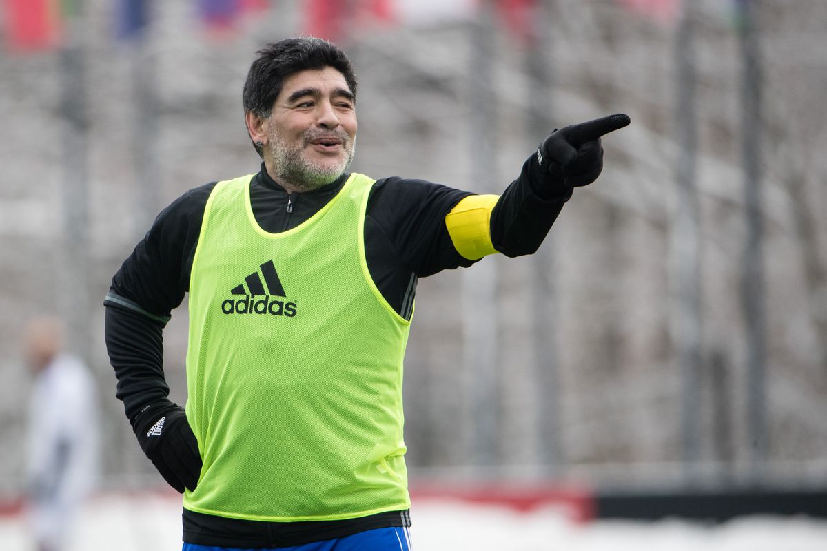 Maradona doi quay lai dan dat argentina