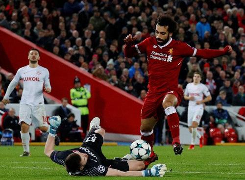 Neville tiên đoán Liverpool dừng tại Roma