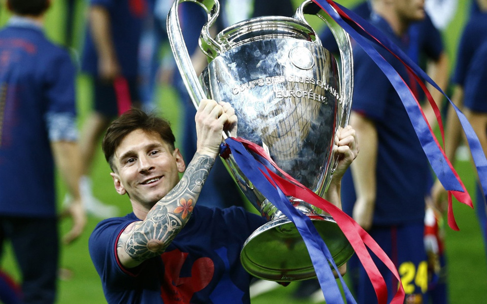 hinh anh messi cung cup vo dich