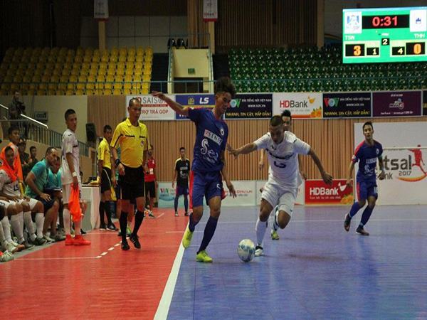 luat-bong-da-5-nguoi-moi-nhat-duoc-cap-nhat-tu-fifa
