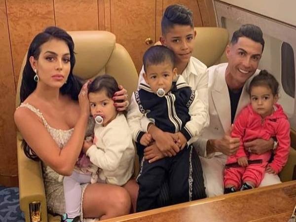 Gia đình Ronaldo và những thông tin thú vị được bật mí