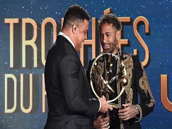 Neymar đá cho đội nào