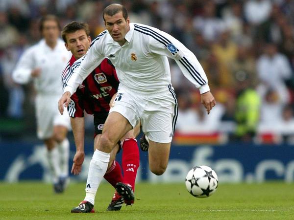Đội hình Real Madrid huyền thoại không thể thiếu được cái tên Zinedine Zidane