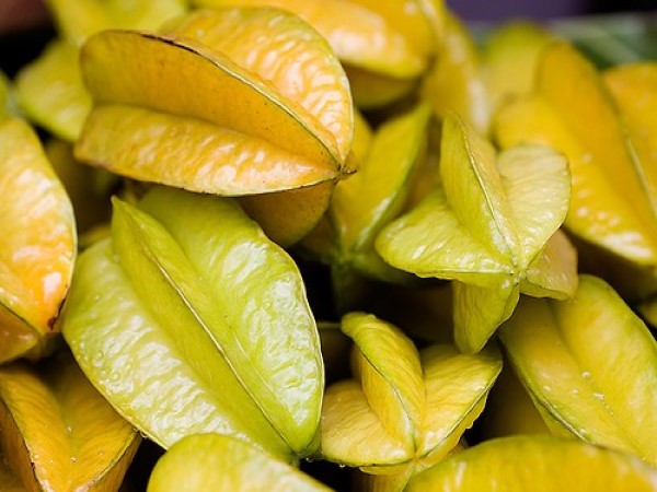 Mộng thấy mình trèo cây hái quả khế