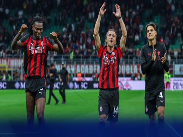 Tin AC Milan: Thắp lại hy vọng Scudetto trước Napoli