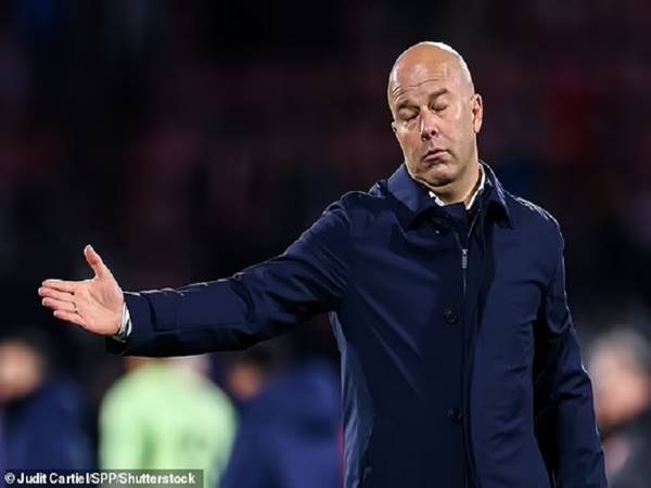 Tin Liverpool: HLV Arne Slot chỉ trích lối chơi của Man United