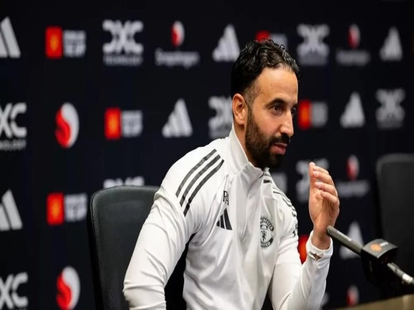 Tin MU: Ruben Amorim phản pháo Ronaldo về MU