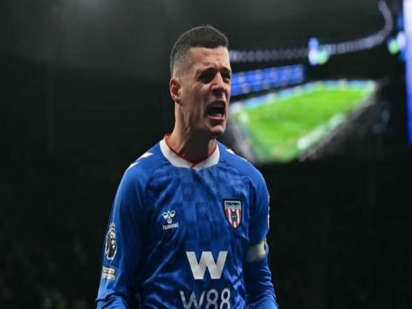 Bóng đá QT: Tottenham đánh rơi chiến thắng ngay trên sân nhà