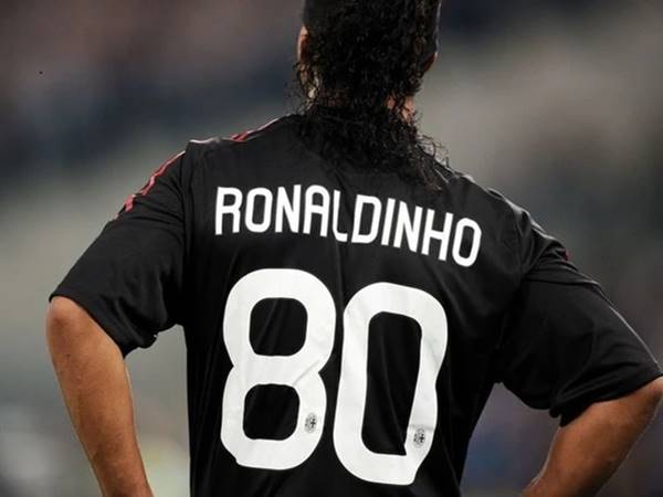 Khám phá số áo Ronaldinho ở Barca và các CLB khác