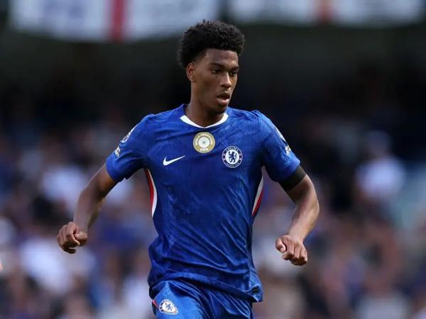 Dortmund bảo toàn chiến thắng nghẹt thở